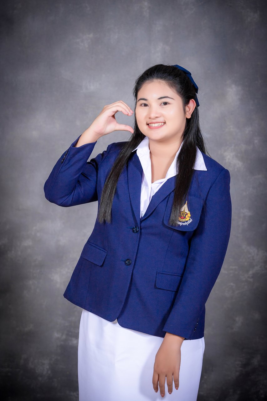 นางสาววราพร กลับเป็นสุข