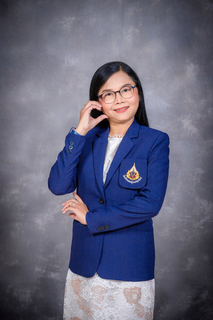 นางสาววราพร ม่วงประถม