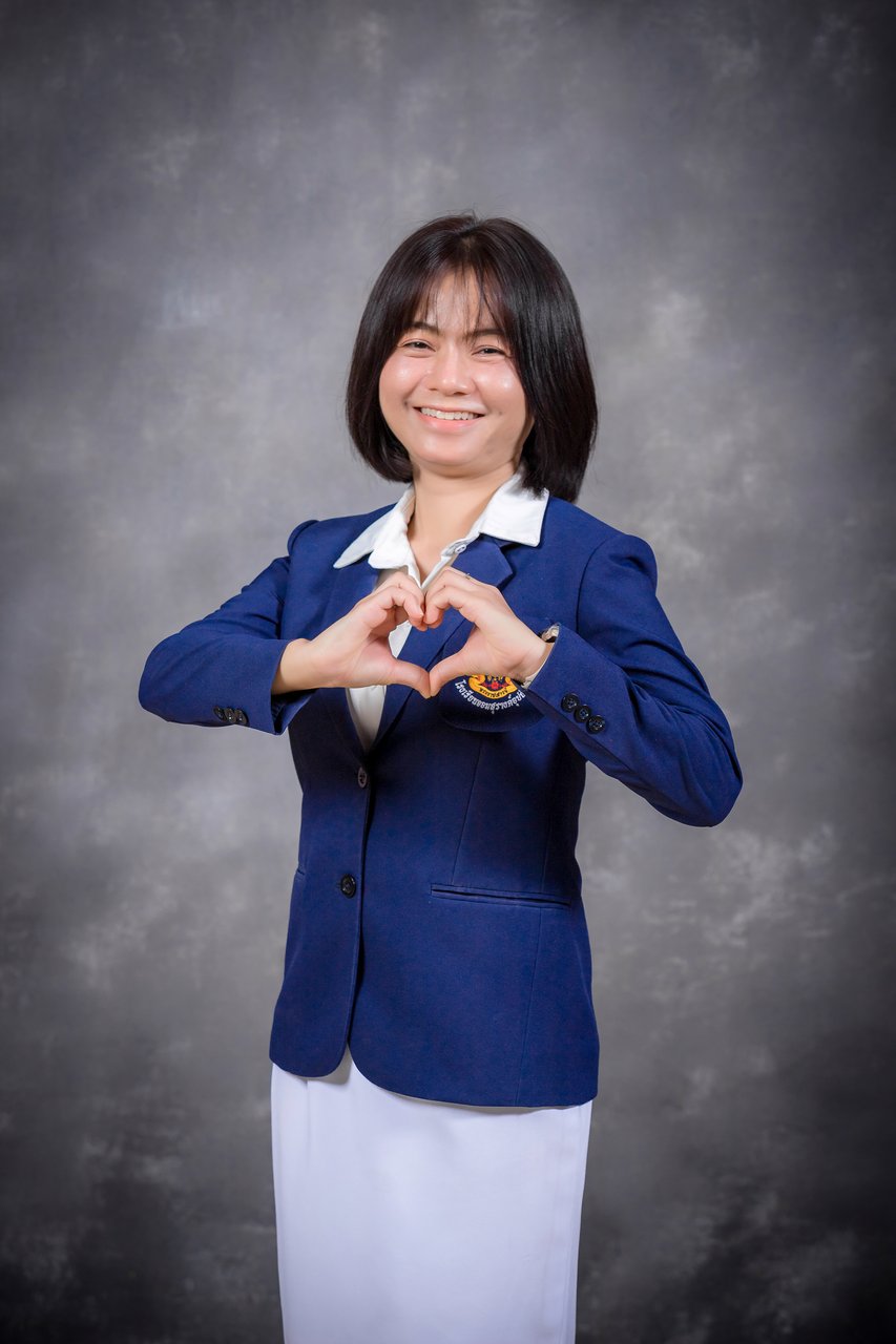 นางสาวพรทิพย์ กลั่นน้ำทิพย์